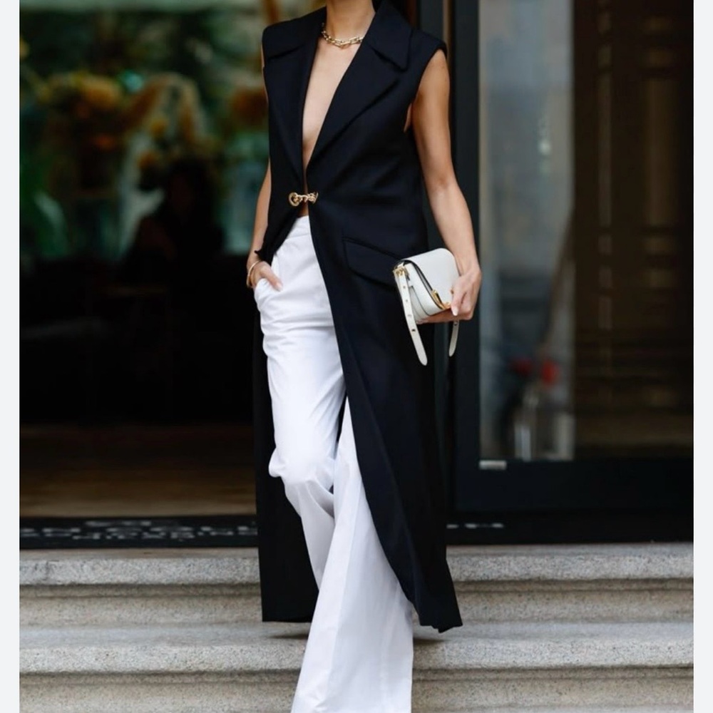 Stunning Black Sleeveless vest duster.    Size 8.